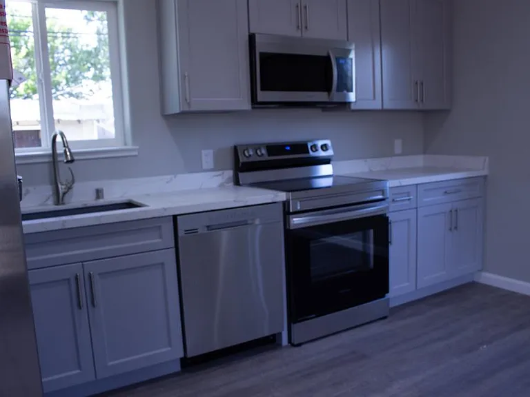 211 W Norwich Dr — Photo 4
