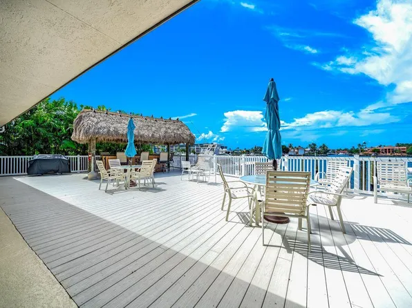 30 Pelican Pointe Dr APT 201, Delray Beach, FL 33483