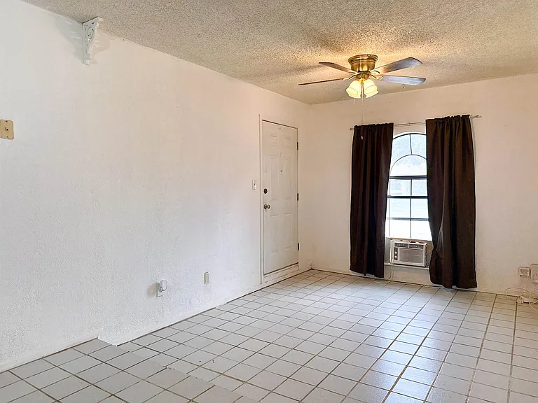 106 Florida St — Photo 4