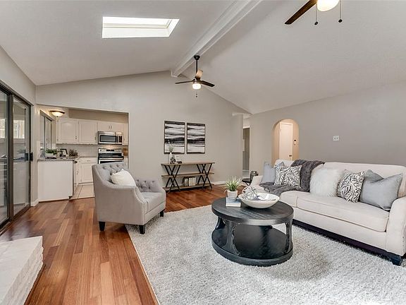 5th image of 2326 Village Green Dr