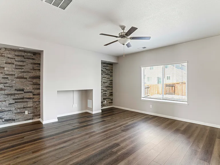 2141 Kerry St — Photo 9
