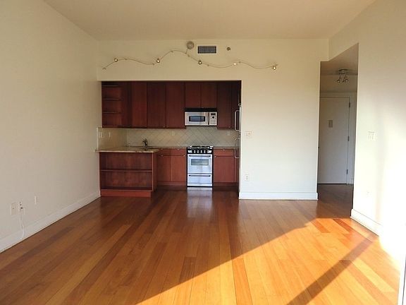 5th image of 383 Carlton Ave APT 4S