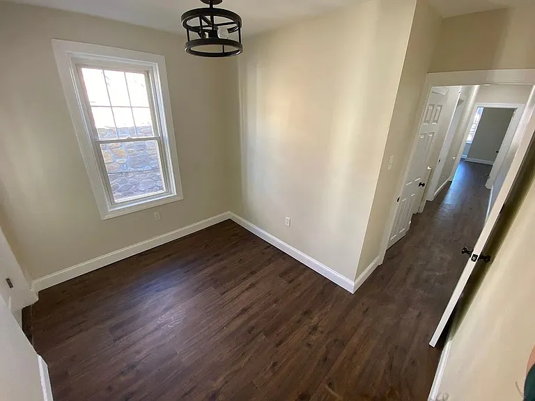 445 Manor St — Photo 15