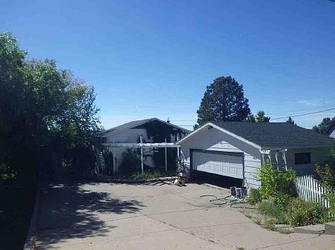 2nd image of 808 2nd St NE