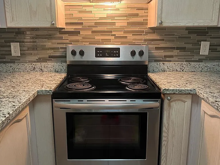 3 Ellesmere St #408 — Photo 10