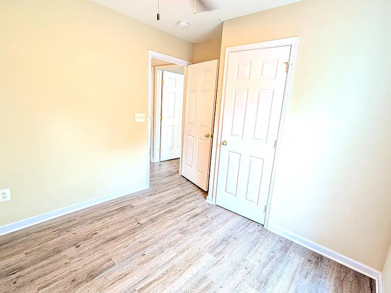 211 Shirley Sq SE — Photo 31