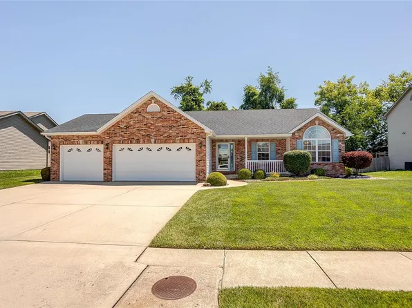 2508 Liberty Dr, Maryville, IL 62062