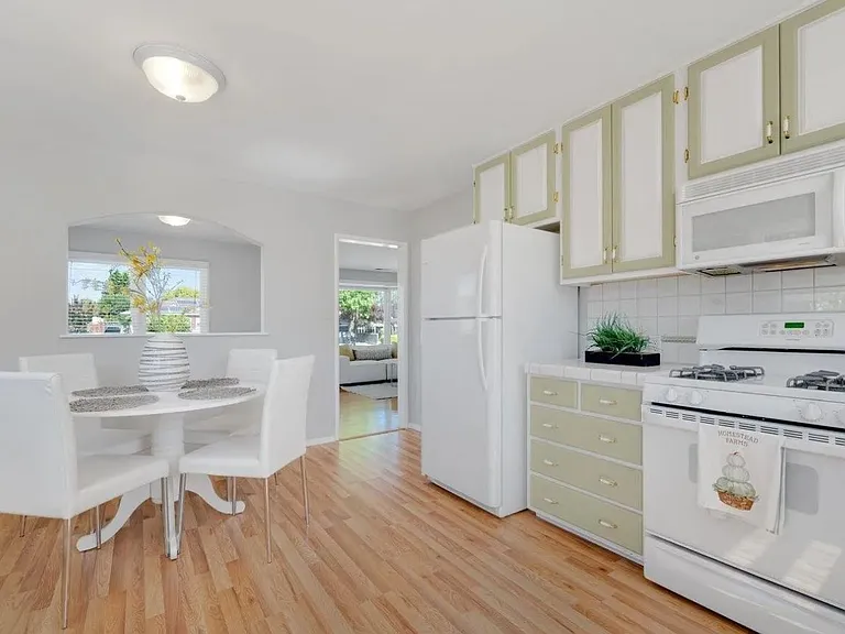 977 Arnold Way — Photo 12