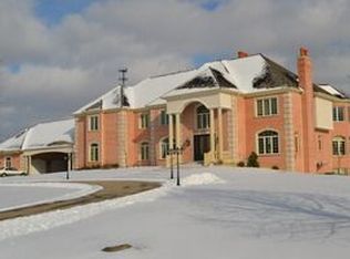 8 Creekside Ln, Barrington, IL