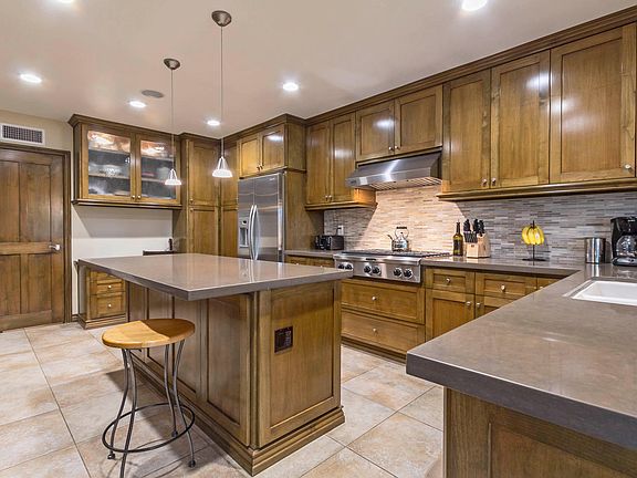 4th image of 1733 Royal Street George Dr