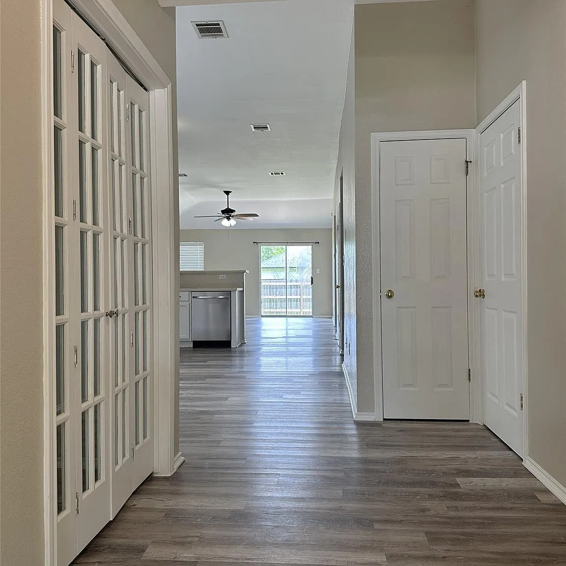 3 bed, 2.0 bath, 1716 sqft, $1,925 — Photo 4