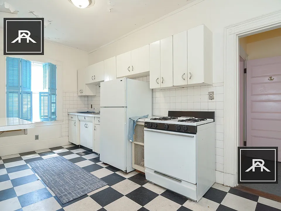 925 Beacon St #2