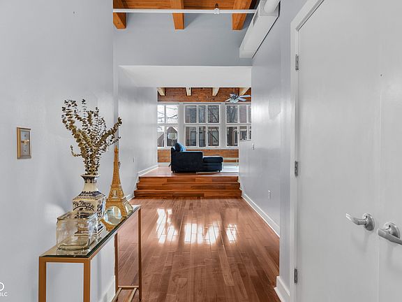 3rd image of 430 N Park Ave Unit 102
