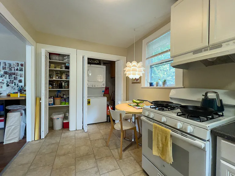 805 E 47th St #D — Photo 4