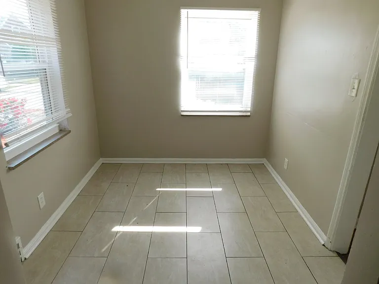 16601 Murray Hill St — Photo 3