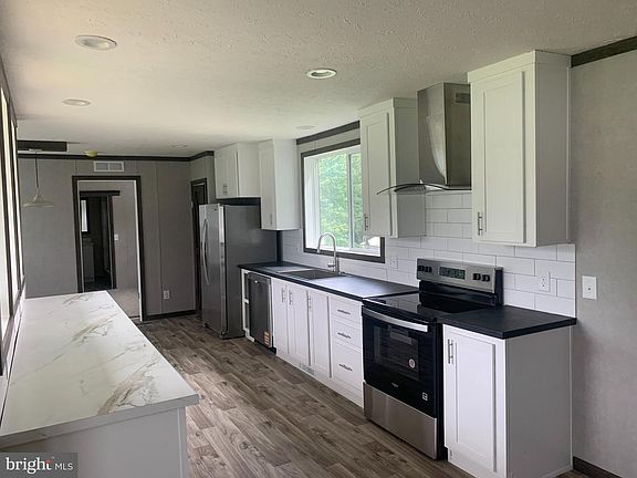 4th image of 72 Oliver Dr