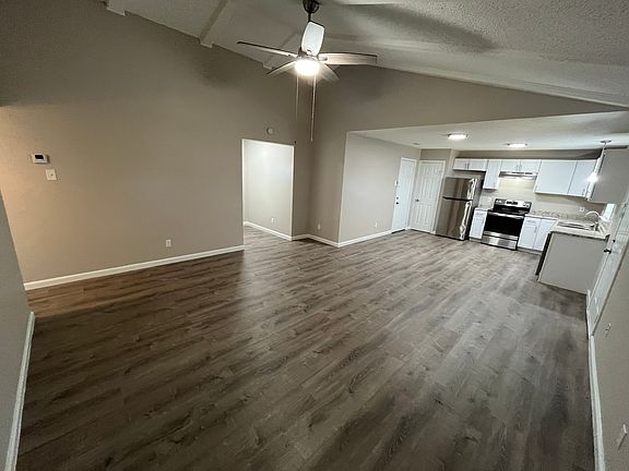 4th image of 525 Oxford Park