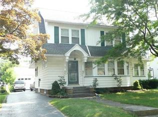 145 Hurstbourne Rd, Irondequoit, NY 14609