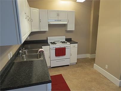 2nd image of 610 W Elm St #10717214