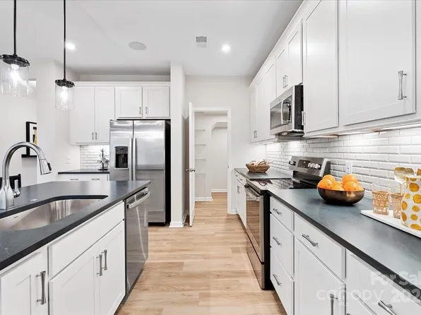 138 Orchard Cir, Charlotte, NC 28217