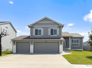 21203 Drexel St, Elkhorn, NE 68022