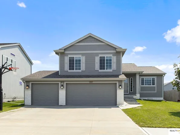 21203 Drexel St, Elkhorn, NE 68022