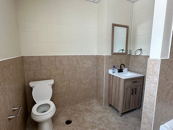 5th image of 2207 Elmwood Ave #2