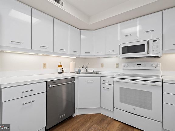 4th image of 1100 Lovering Ave APT 406