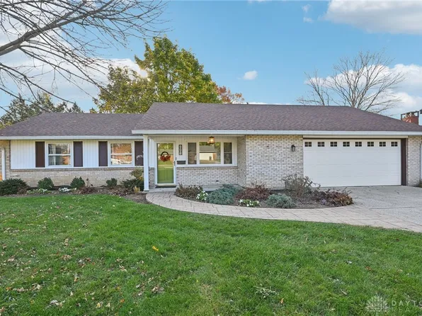 906 Catalpa Cir, Troy, OH 45373