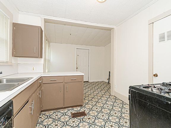 4th image of 906 N Park Ave