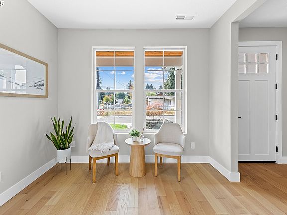 5th image of 4410 NE 55th Way