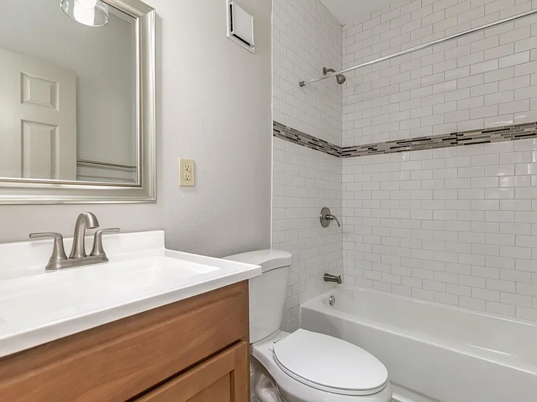6042 Kingsbury Ave #3W — Photo 12