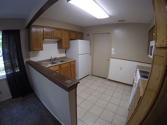 3rd image of 7709 E 111th Ter