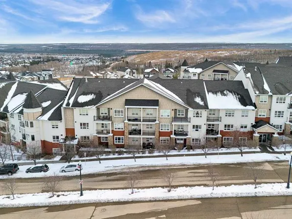 26 S Val Gardena Vw SW #318, Calgary, AB T3H 5Z5