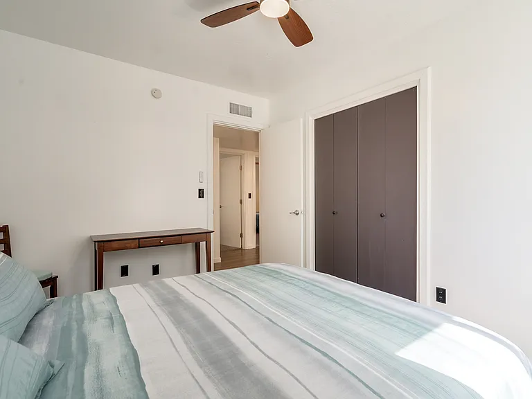 E Celeste Dr — Photo 27