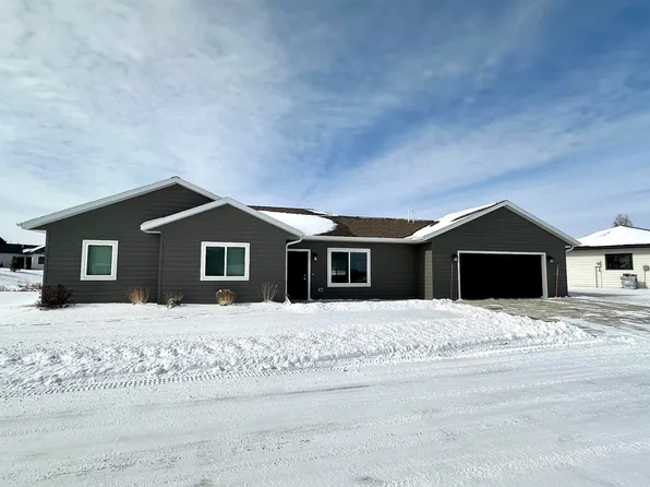 1850 23rd St #17, Spirit Lake, IA 51360
