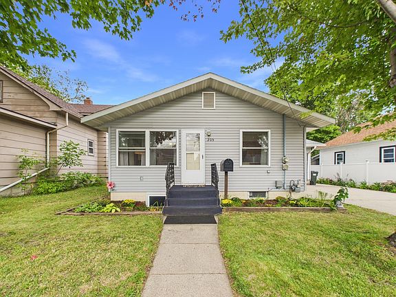 2nd image of 205 3rd St SE