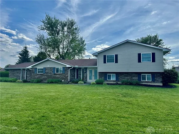 2419 Meadowgreen Dr, Dayton, OH 45431