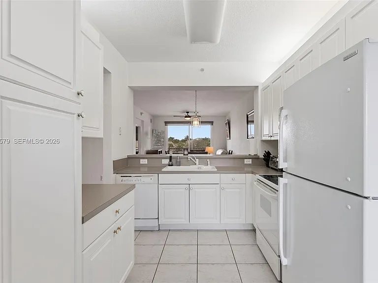 7765 Yardley Dr #313 — Photo 6