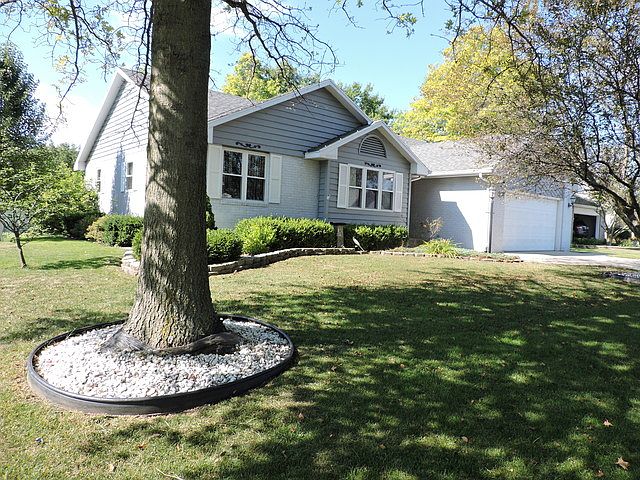 1st image of 216 Greenbriar Ln