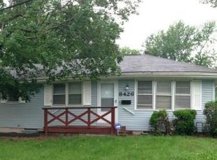 8426 Tracy Ave, Kansas City, MO 64131
