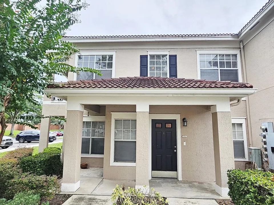 2325 Arbor Lakes Cir