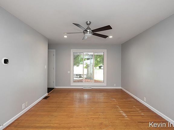 3rd image of 4062 Miramar Ave NE