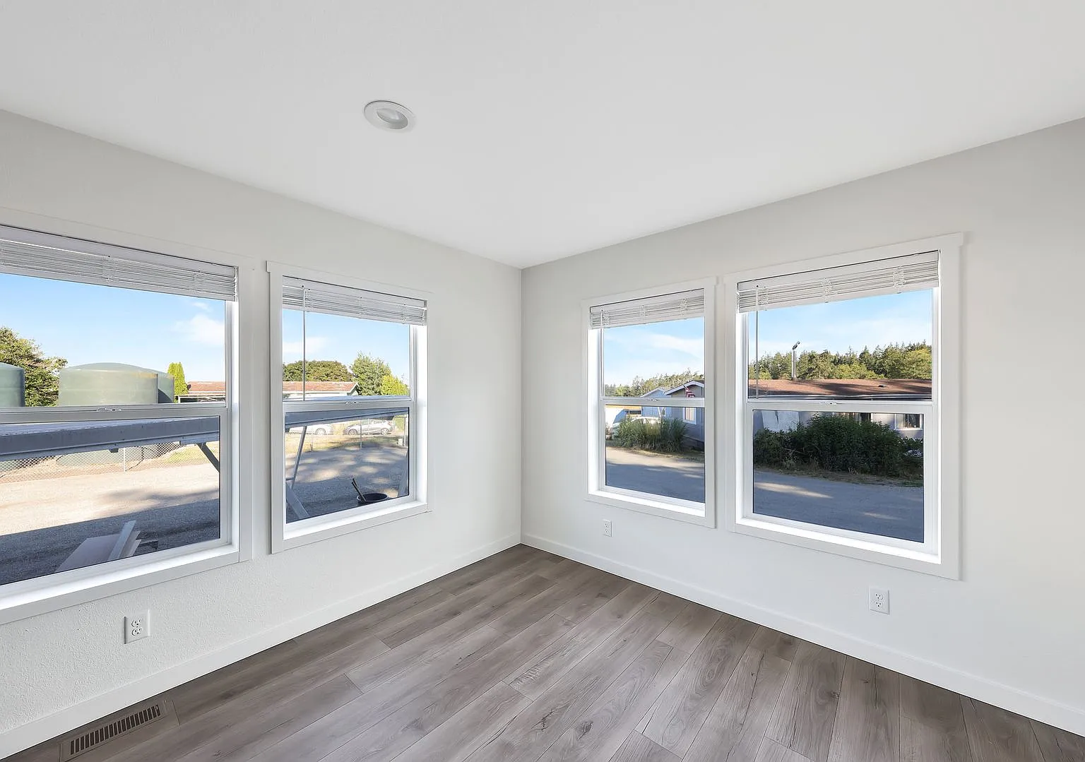 3 Bed 2 Bath - EV Charging - Private Parking - Storage Shed - NAS Whidbey — Photo 4