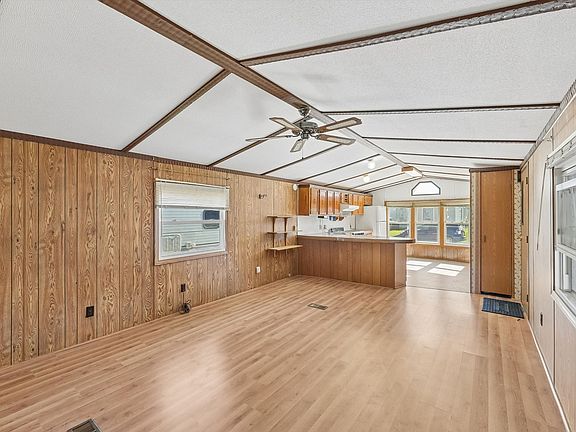 4th image of 807 Celtic Dr