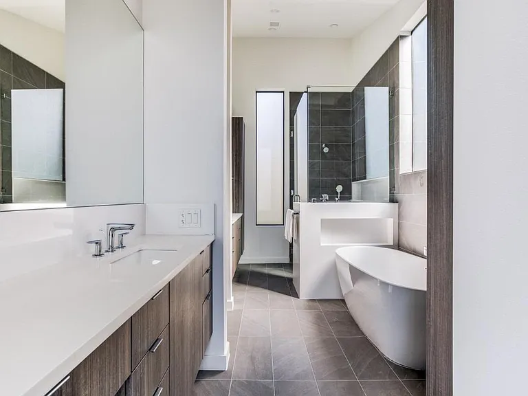 3860 Highgrove Dr — Photo 3