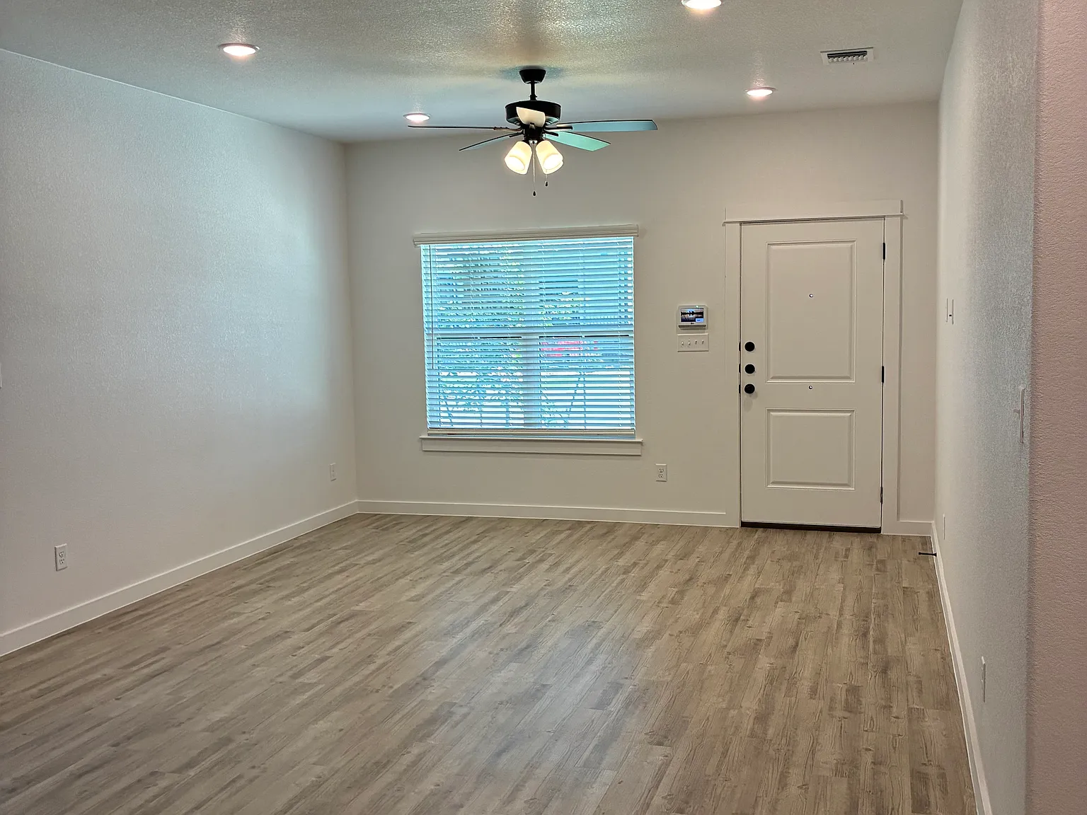 3 bed, 1265 sqft, $1,525 — Photo 3