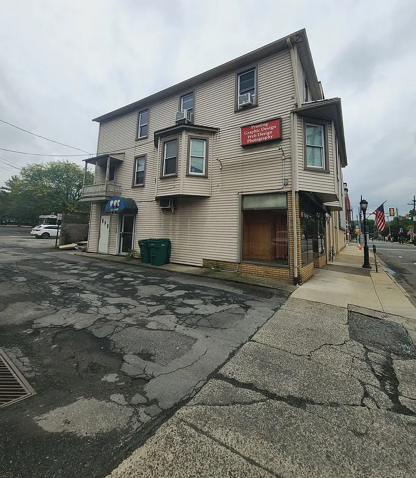 118-120 S. Courtland St — Photo 1