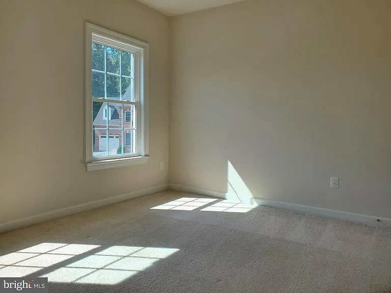 411 Greenebaum Ln — Photo 34