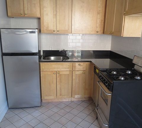 3rd image of 30 Charlton St APT 1B